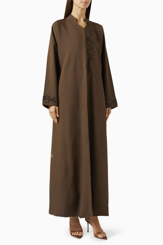 İşlemeli Abaya ile Şıklığınızı Comple Etin Şık Detaylar ve Zarif Tasarım