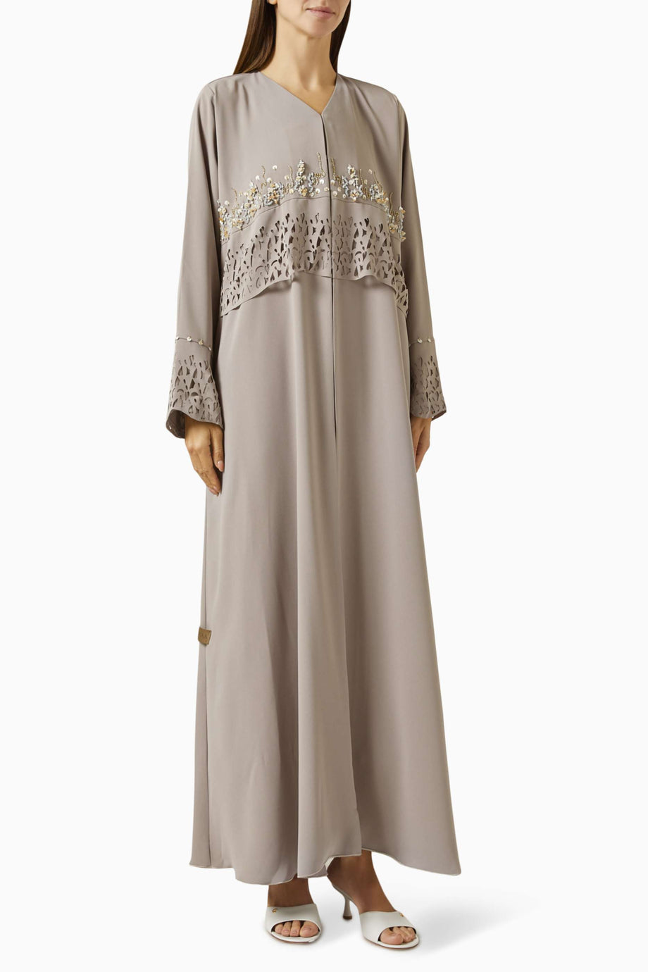 Modern Kesim Pelerinli Abaya Şıklığı ile Günlük ve Özel Günler İçin İdeal Seçim