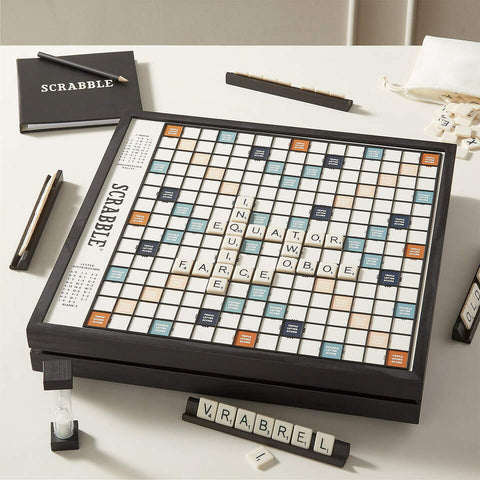 Scrabble® Deluxe Sürümü, Lüks Ahşap Dolaplı, Döner Susanlı Kelime Oyunu