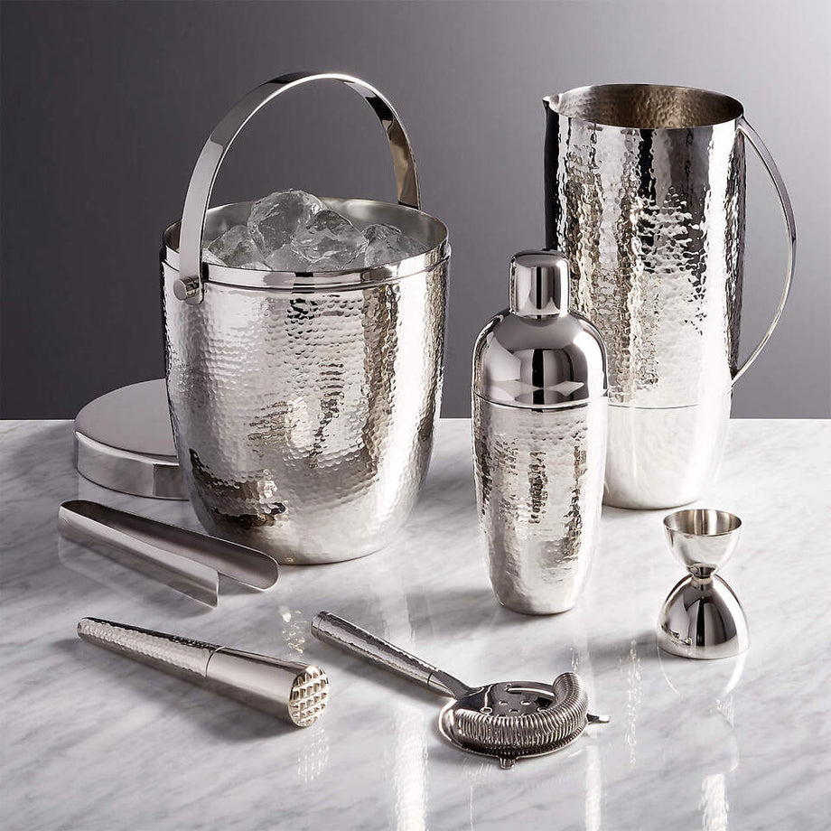 Graham 82 oz. Çekiçlenmiş Metal Sürahi, Şıklığın Zirvesi