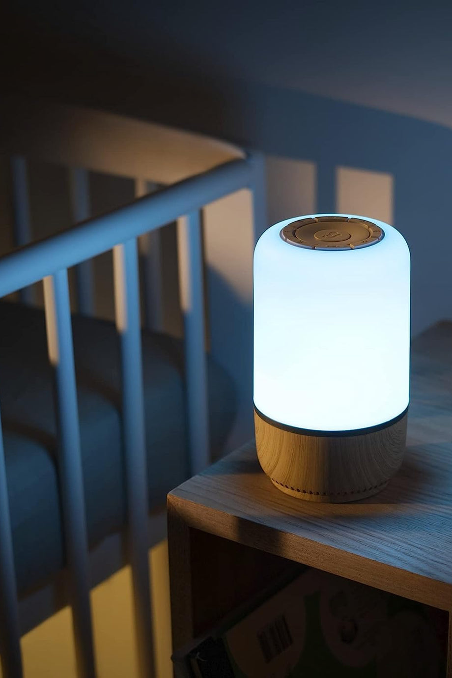 Soothe Akıllı Gece Lambası ve Ses Makinesi, 20+ Müzik