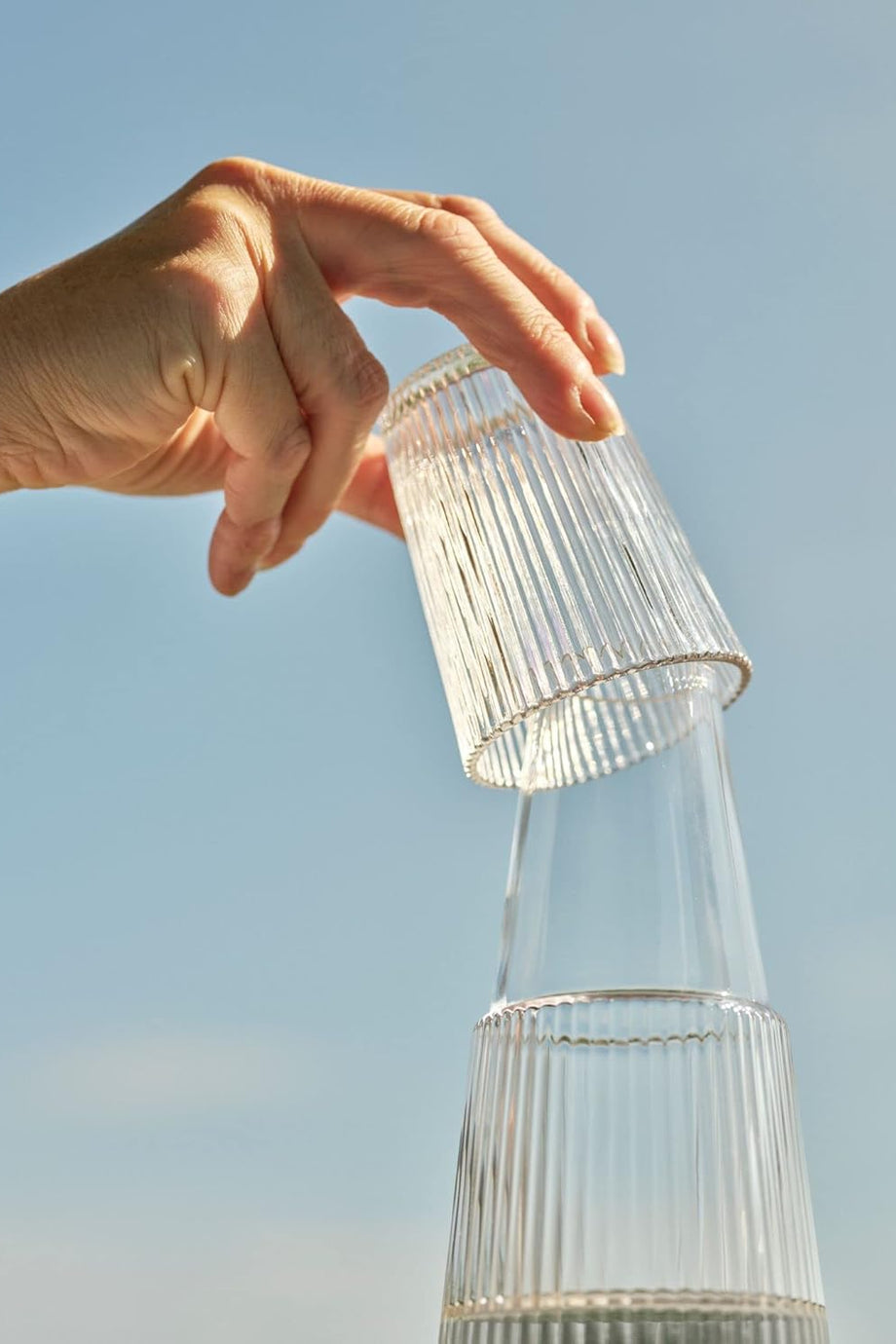 Pilastro Oluklu Cam Sürahi 1L, Art Deco Stil, Danimarka Tasarımı, Kapaklı ve Bulaşık Makinesinde Yıkanabilir