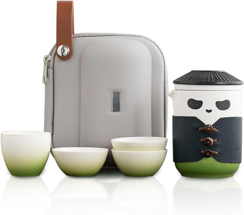 Kung Fu Panda Seyahat Çay Seti, Seramik Çin Çaydanlığı, 4 Çay Fincanı, Çay Süzgeci ve Taşıma Çantası