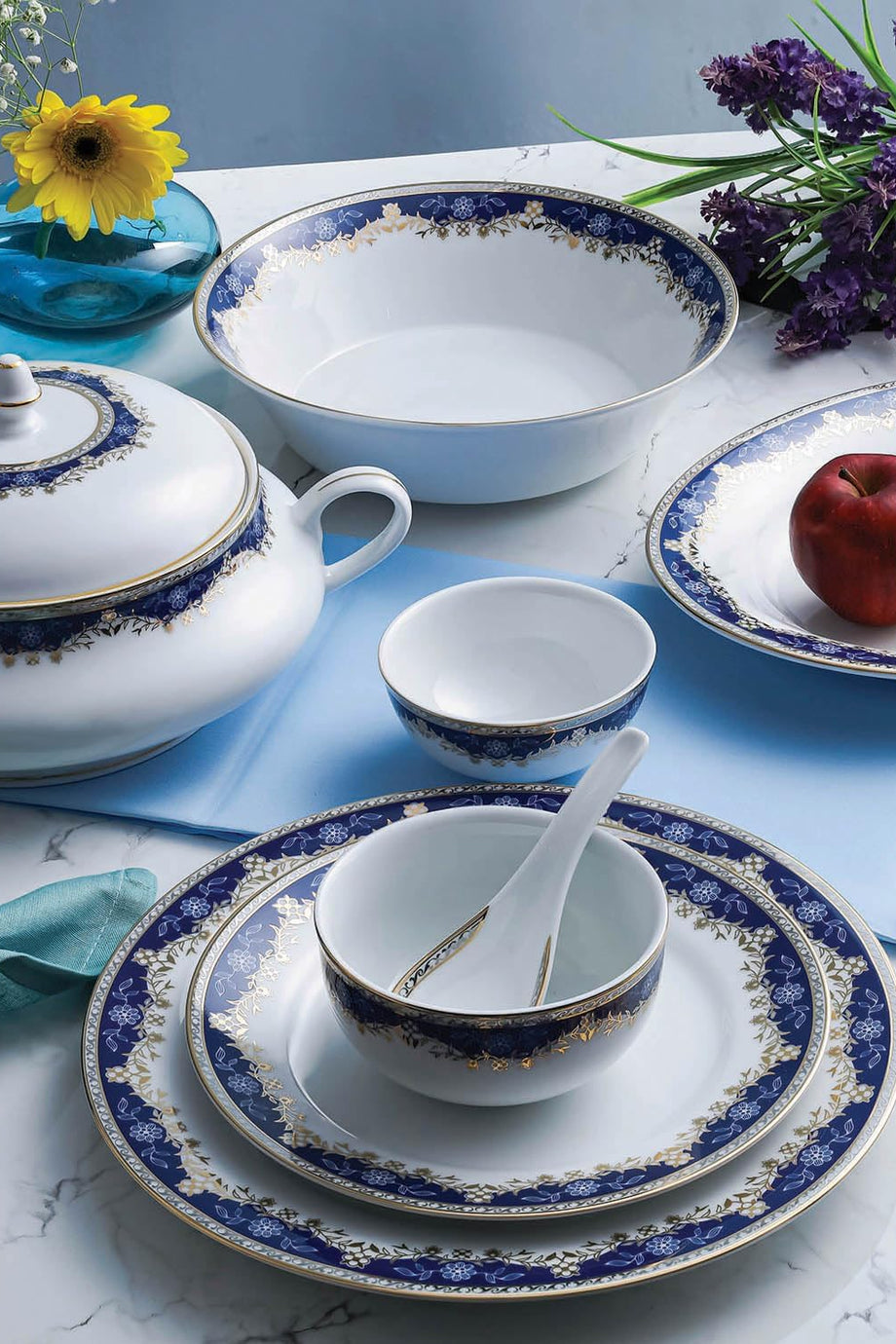 Aurora Koleksiyonu 35 Parça Set, Kraliyet Mavisi Gerçek Altın Kaplama Çiçek Desenli Premium Porselen