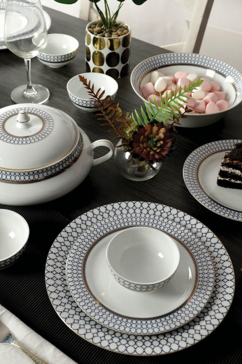 Phoenix Koleksiyonu 35 Parça Yemek Takımı, Gerçek Altın Kaplama Tasarım