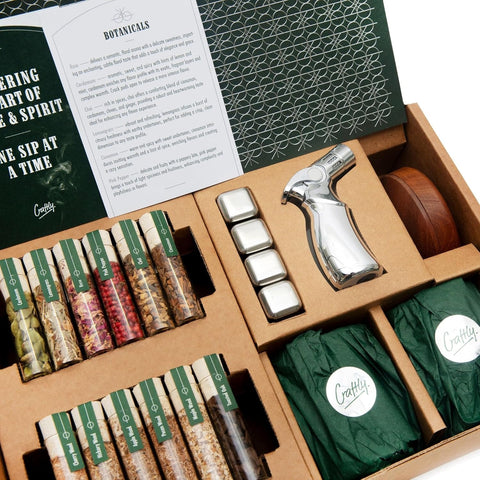 DIY Whiskey Cocktail Smoker Kit 6 Ahşap Çip, 6 Botanik, 2 Bardak, Buz Taşları ve Şişe, Premium Set