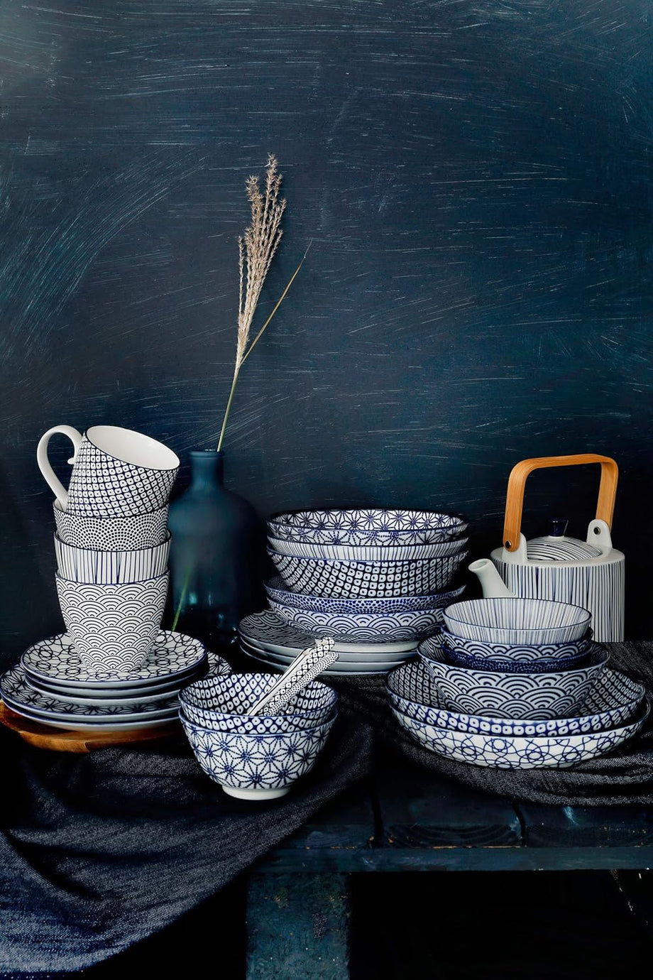 TOKYO Tasarım Stüdyosu Nippon Blue 4’lü Kase Seti – Mavi/Beyaz Japon Desenli Porselen, 15 cm, 500 ml, Hediye Kutulu