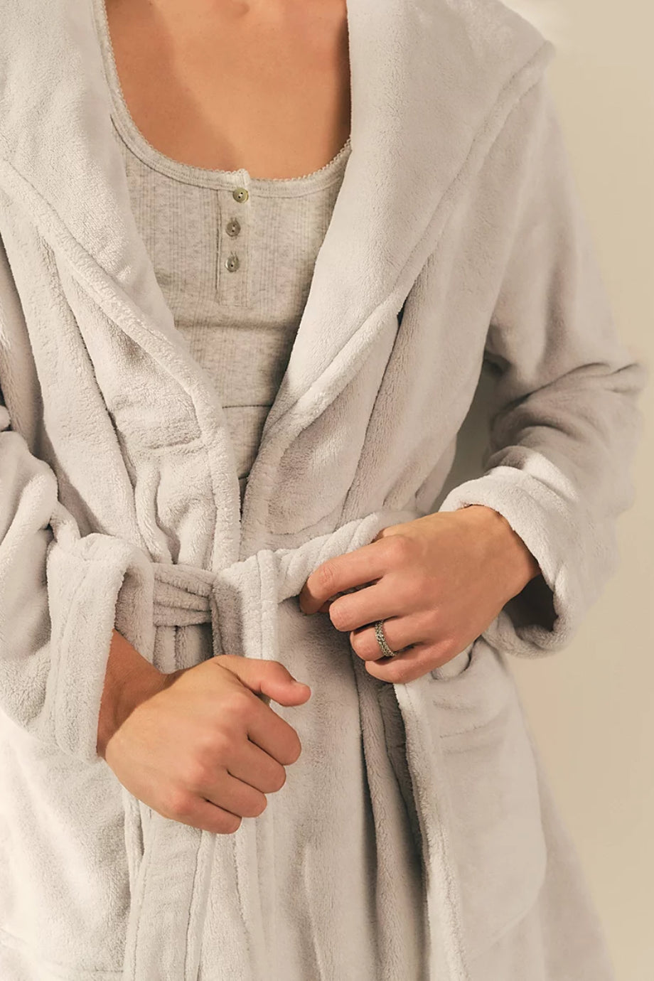 Snuggle Kapüşonlu Peluş Kadın Bornoz