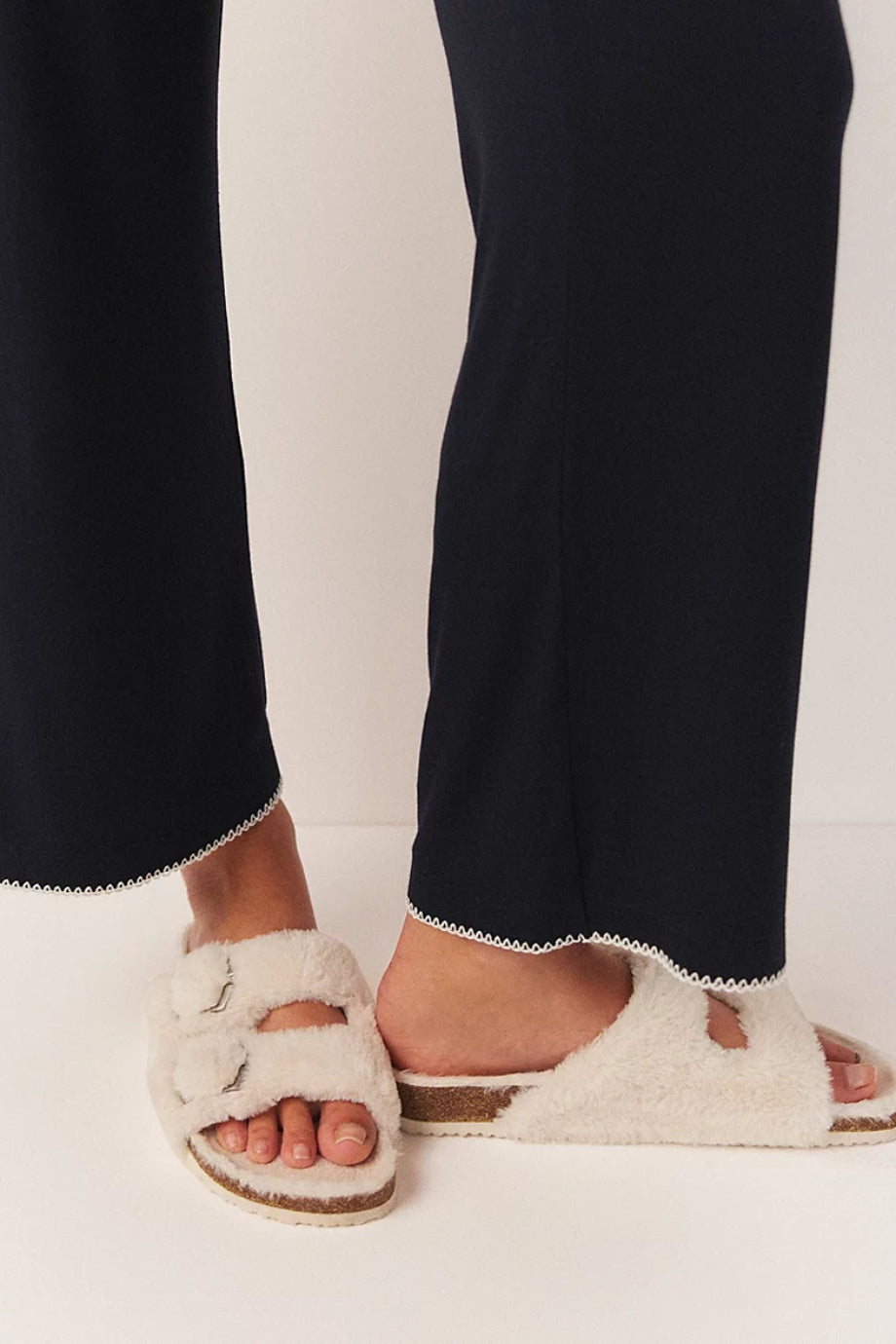 Çift Tokalı Mantar Tabanlı Peluş Kadın Ev Terliği