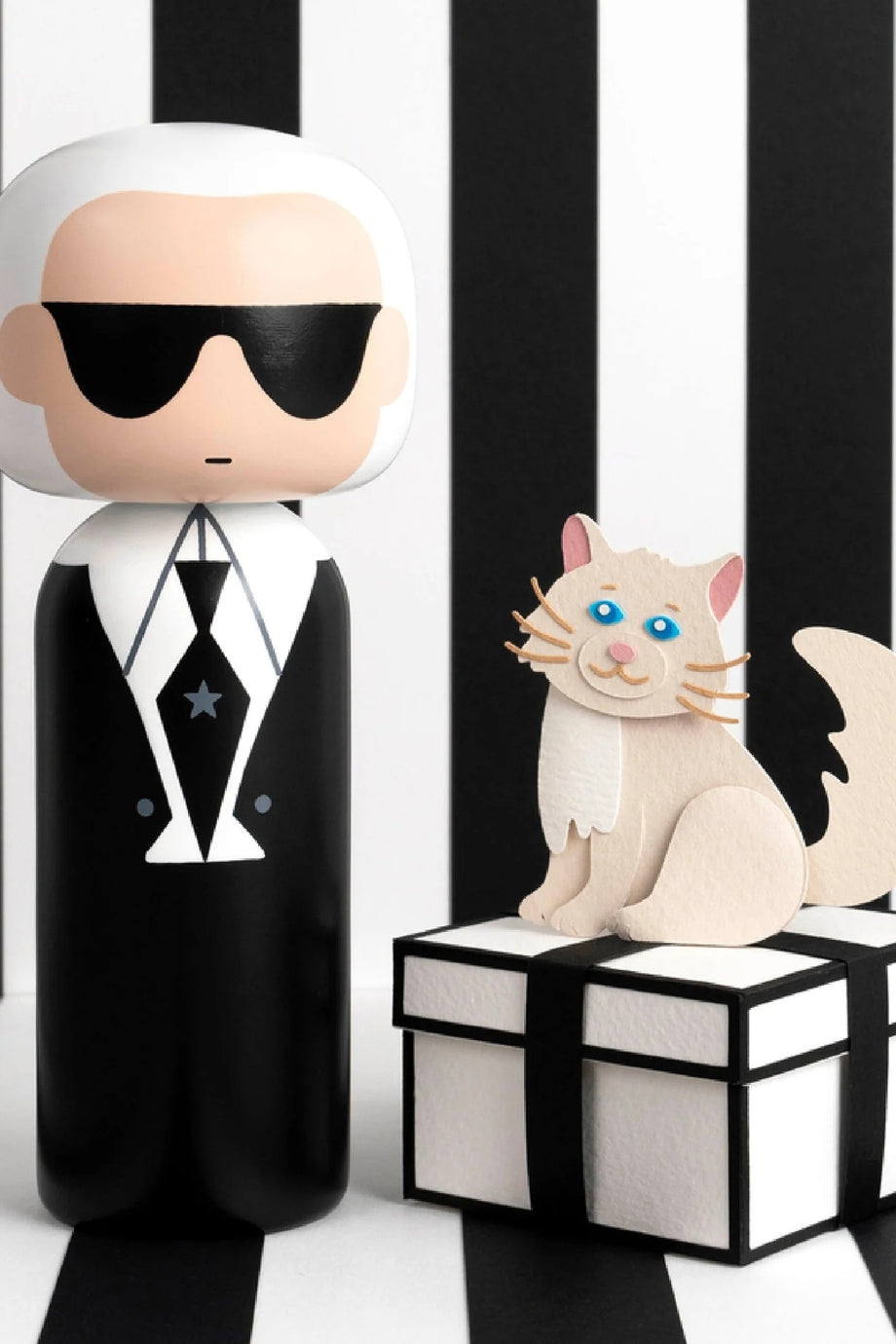 Kokeshi Karl, El Boyaması Ahşap Figür, Moda İkonu Karl Lagerfeld’e Saygı Duruşu