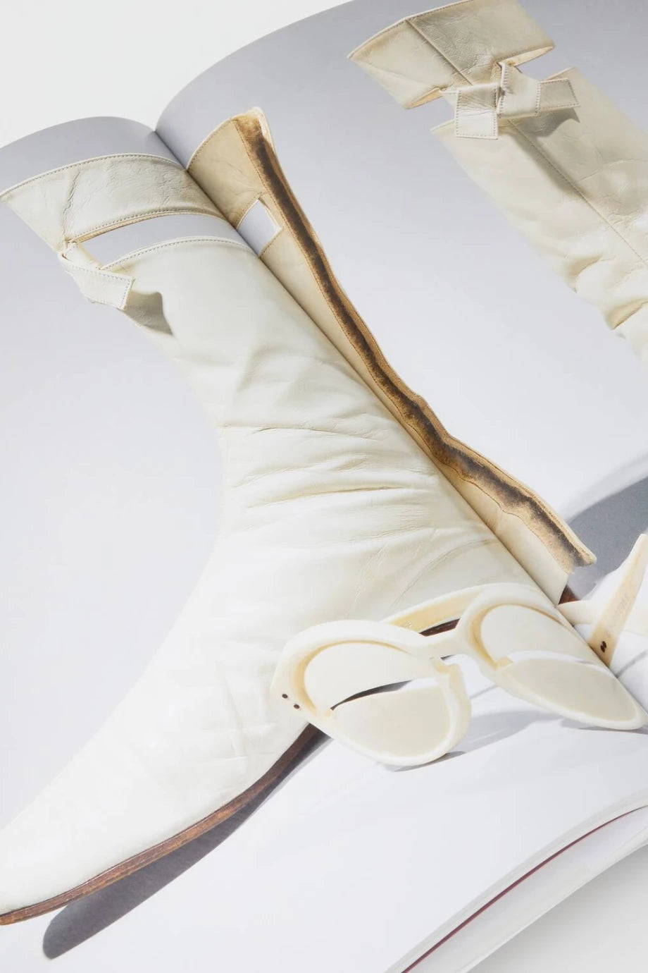 Shoes AZ: The Collection of The Museum at FIT Dekoratif Kitap