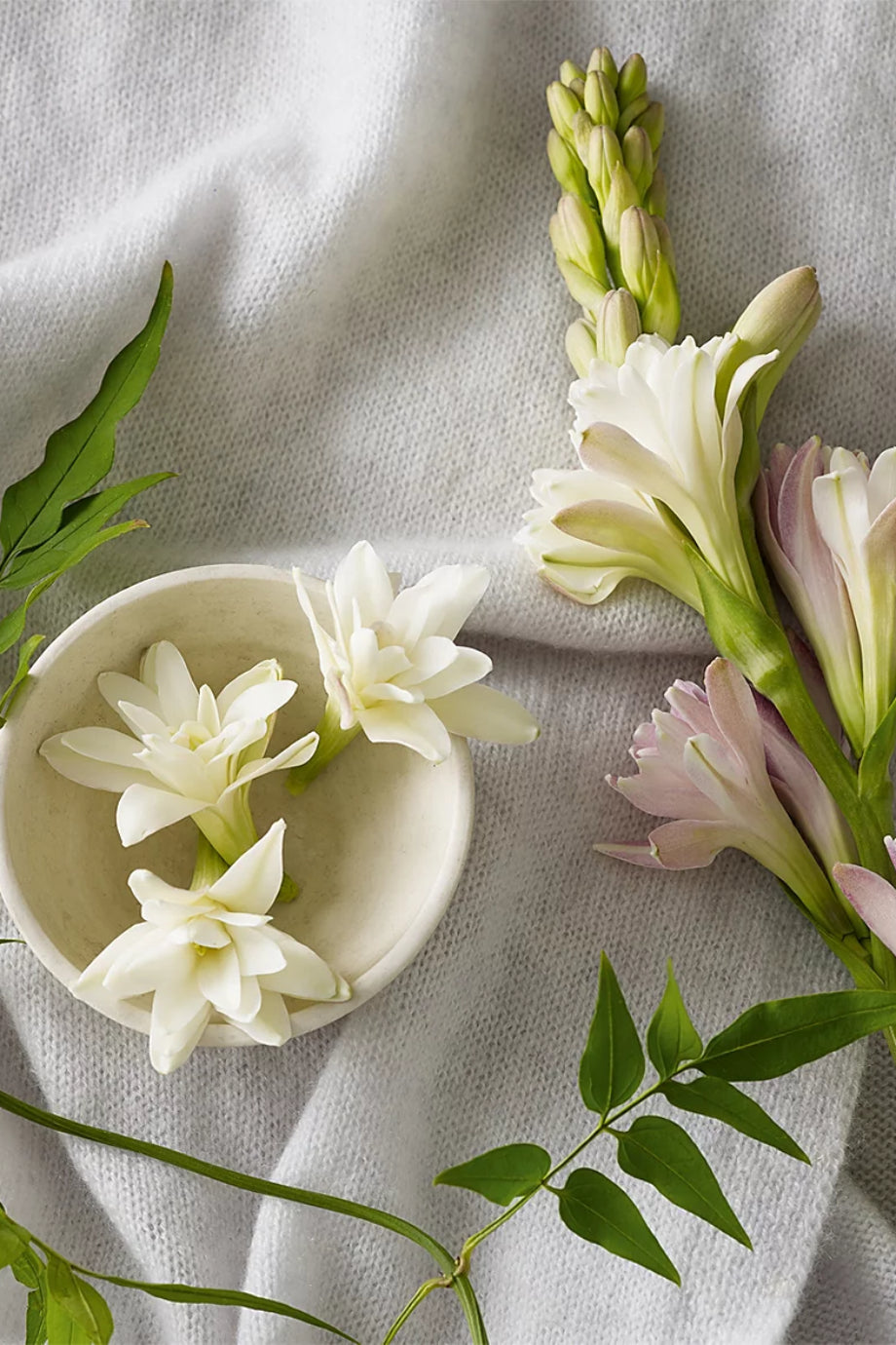Tuberose & Cashmere Signature Kokulu Mum 140 g