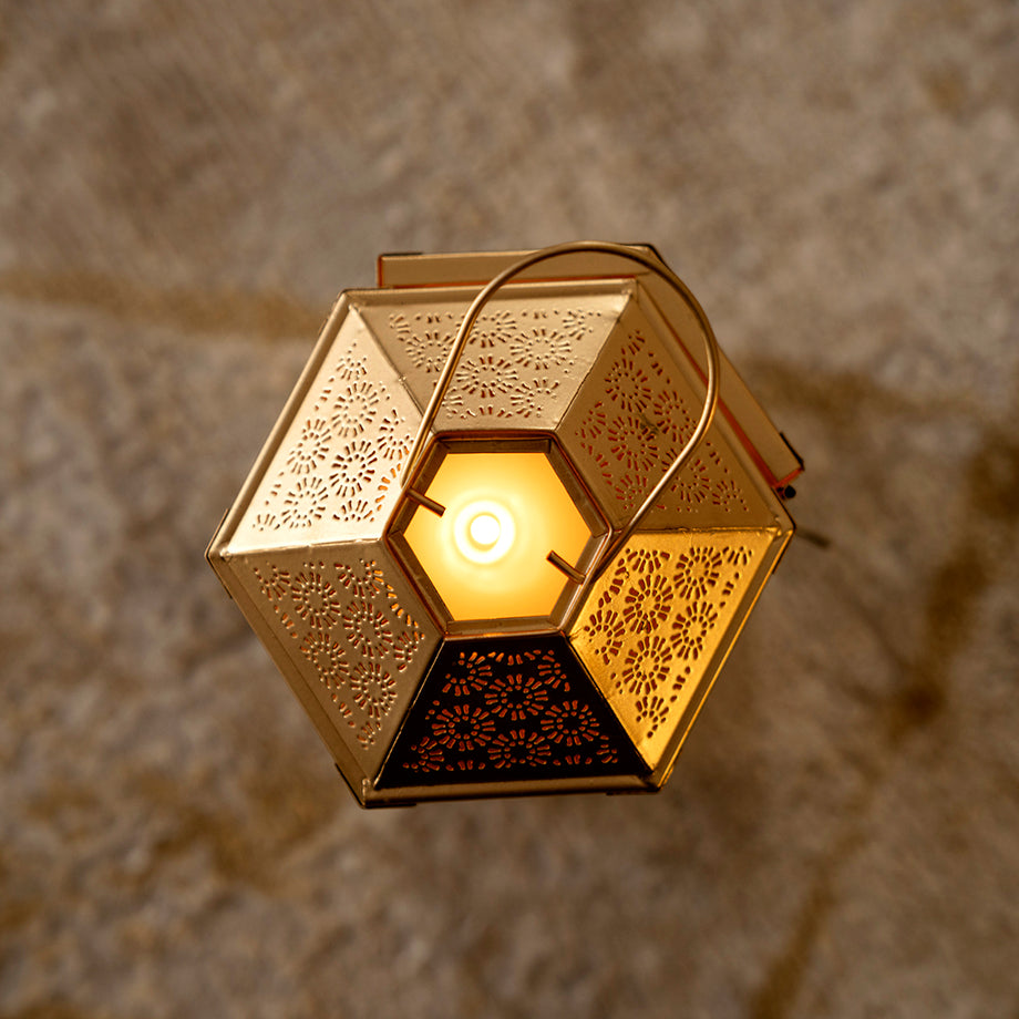 Chloe Altın Metal Kesim Desenli Fener 30 cm, Modern Tasarım