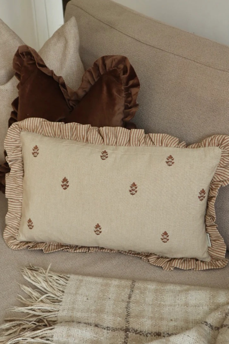 Klasik Country Desenli Blok Baskılı Tüy Yastık 30x50 cm