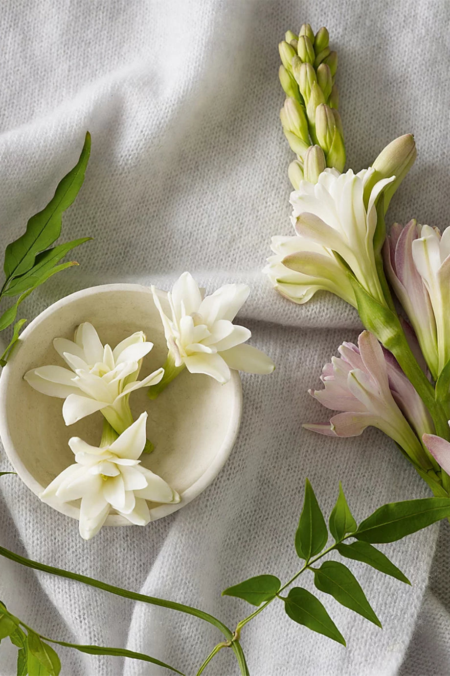 Tuberose & Cashmere Çiçeksi Kokulu Büyük Mum 770 g
