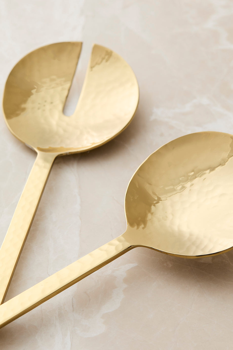 Çekiçlenmiş Metal Salata Servis Seti - Şıklık ve Kullanışlılık Bir Arada