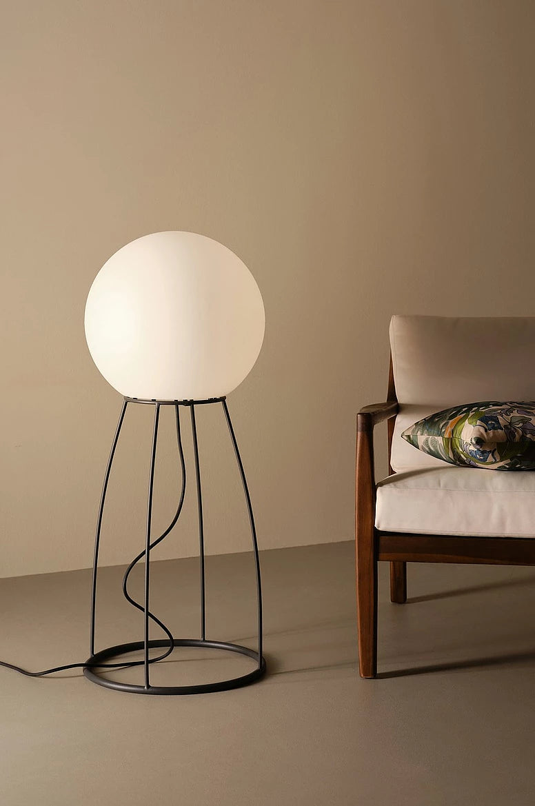 Tripod Ayaklı Dış Mekan Lambader – IP65 Koruma, 94 cm Yükseklik, E27 Duylu, Metal ve Plastik Gövde