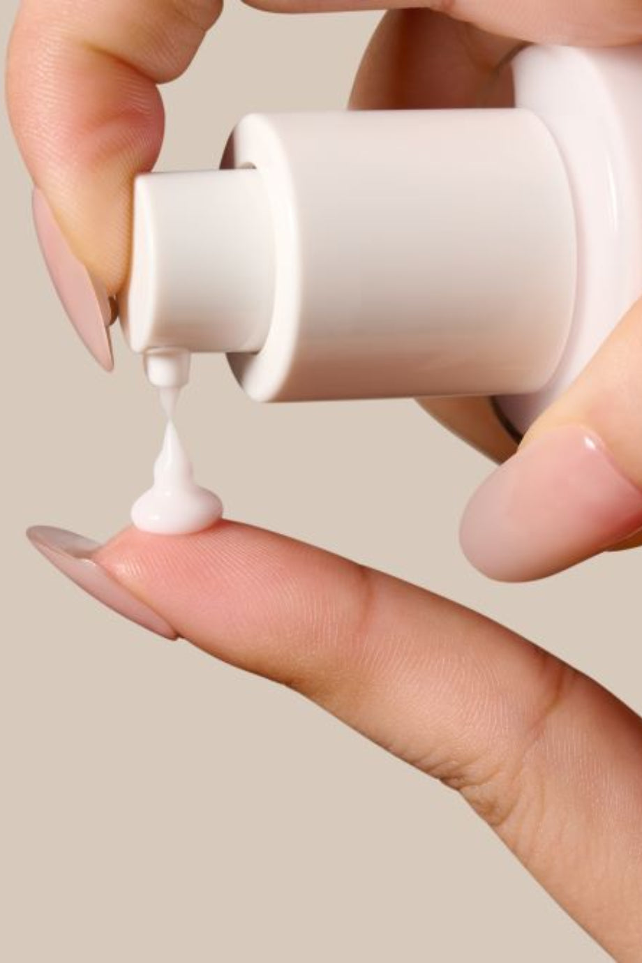 Squalane ve Hyaluronik Asit İçerikli Göz Çevresi Aydınlatıcı Krem 50 ml