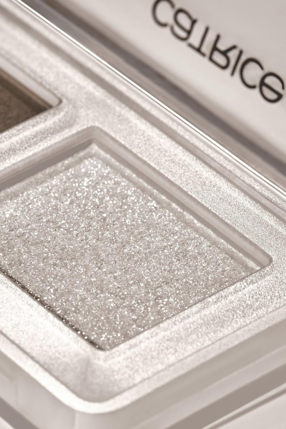 Diamond Treasures Cream to Powder Eyeshadow 030 Smokey Diamond Gri Göz Farı