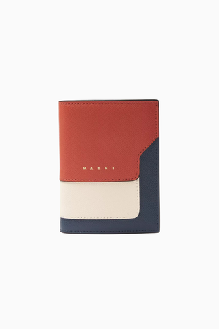 Saffiano Deri Bi-Fold Cüzdan, Şık ve Fonksiyonel Tasarım