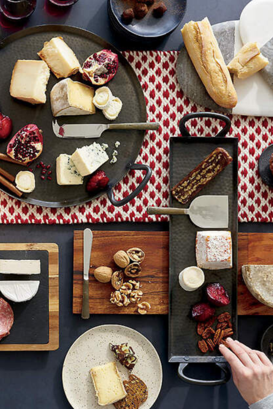 Feast Dikdörtgen Çekiçlenmiş Demir Servis Tepsisi, Kulp Detaylı El Yapımı