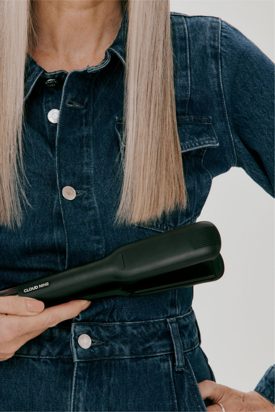 The Wide Iron Saç Düzleştirici, Geniş Serisit Plakalar, Revive Mode® ve 11 Sıcaklık Ayarı