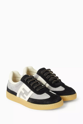 Siyah Süet Logo Low-Top Sneakers, Kontrast Panelli, Kauçuk Tabanlı Lüks Ayakkabı