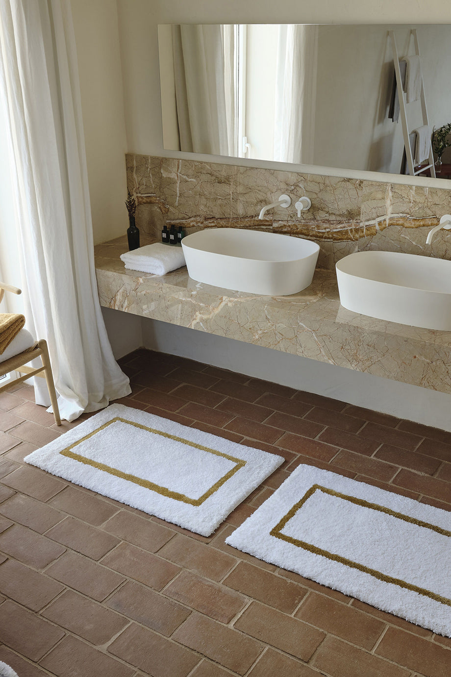 Karat Metalik Detaylı Banyo Paspası