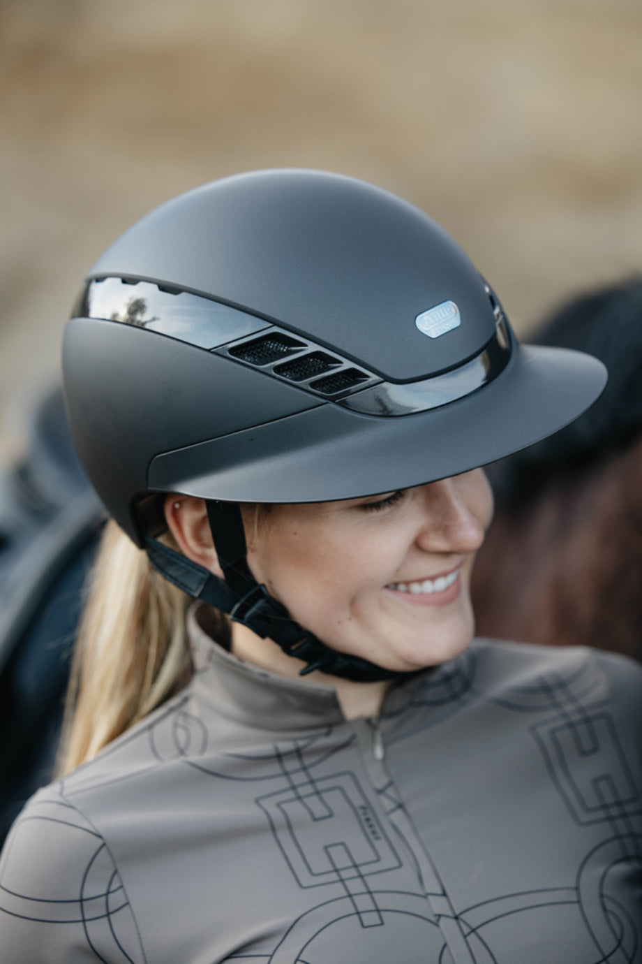 Abus Airluxe Pure Long Visor Unisex Binicilik Kaskı