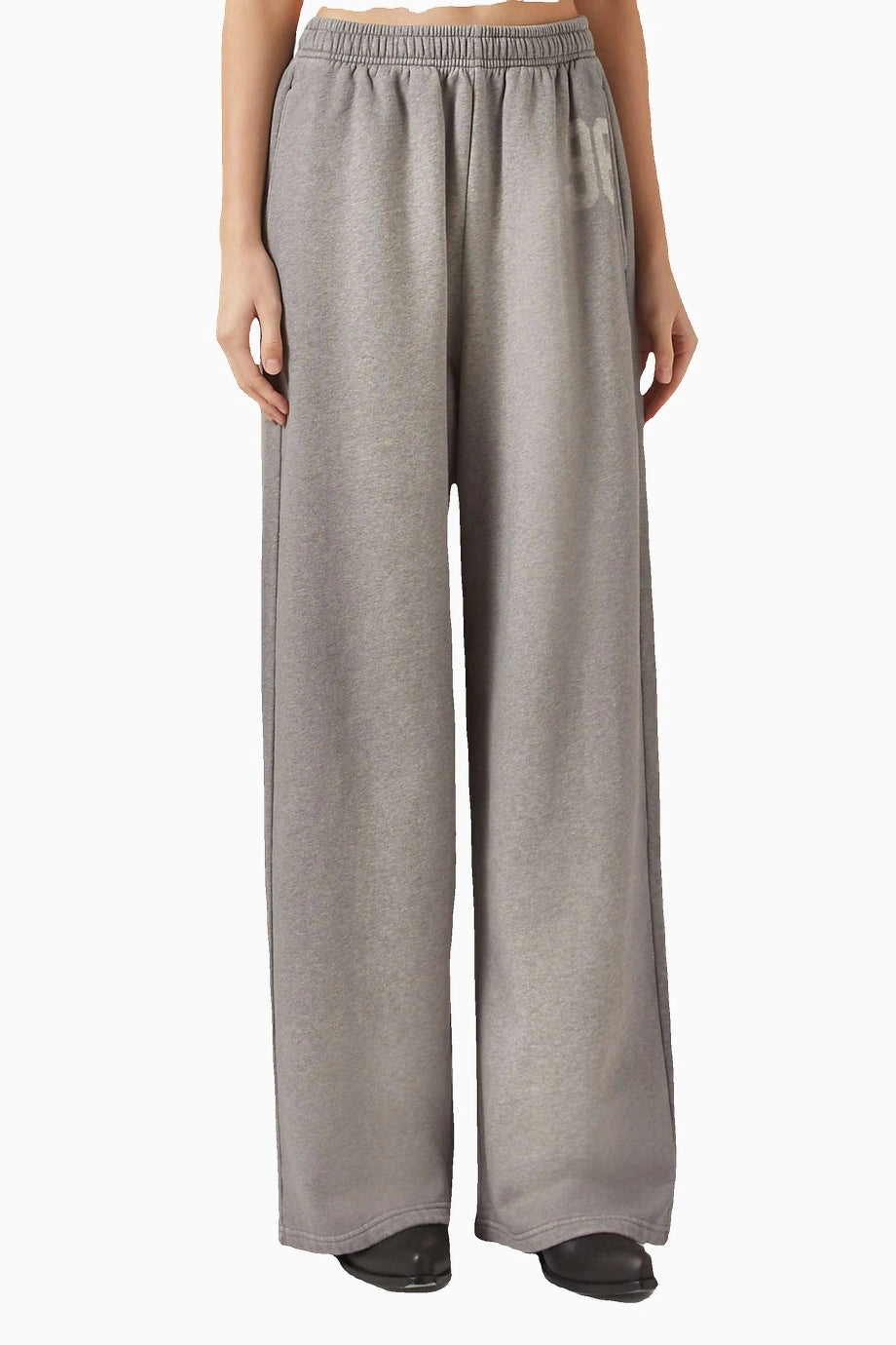 Gri Logo Sweatpants Rahat Kesim ve Yan Cepler ile Ideal Konfor