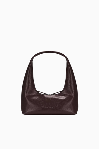 Koyu Kahverengi Hobo Omuz Çantası, Parlak Deri ve 1990’lar İlhamlı Minimalist Tasarım