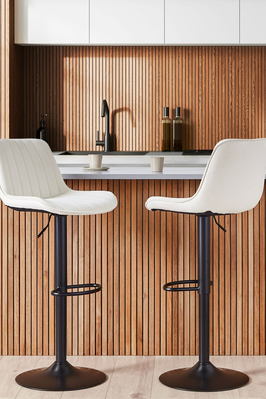 DUBROVNIK 2’li Bar Sandalyesi Seti, Kadife Döşemeli, 360° Döner, Ayarlanabilir Yükseklikli